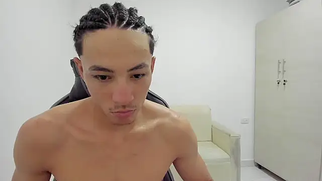 Snapshot of enzo_sloran chatting on 23, 4, 2026 enzo sloran online show from 23, 4, 2026