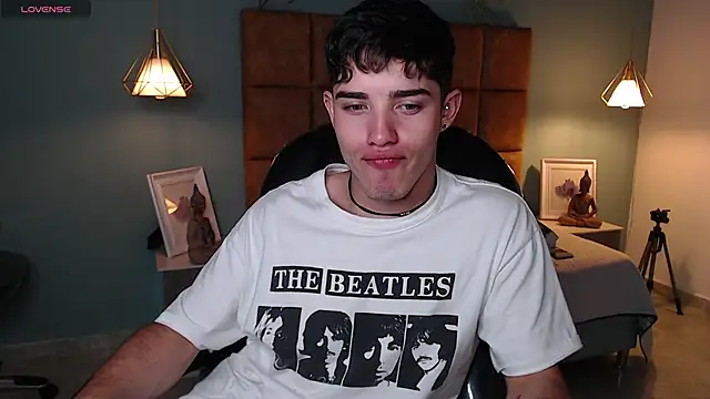 Snapshot of AlejooTwink chatting on 3, 2, 2025 AlejooTwink online show from 3, 2, 2025