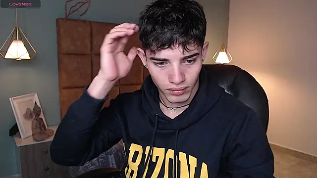 Snapshot of AlejooTwink chatting on 4, 2, 2025 AlejooTwink online show from 4, 2, 2025