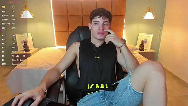 Snapshot of AlejooTwink chatting on 25, 10, 2025 AlejooTwink online show from 25, 10, 2025