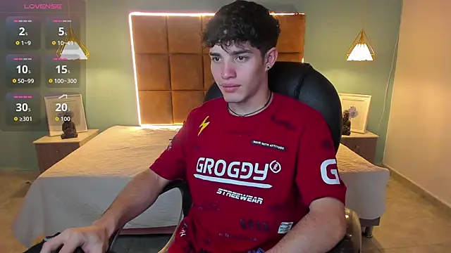 Snapshot of AlejooTwink chatting on 28, 10, 2025 AlejooTwink online show from 28, 10, 2025