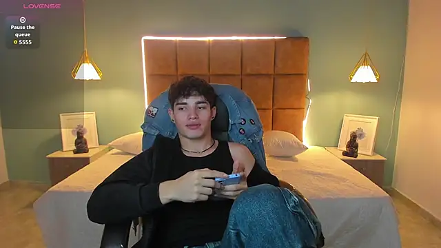 Snapshot of AlejooTwink chatting on 4, 11, 2025 AlejooTwink online show from 4, 11, 2025