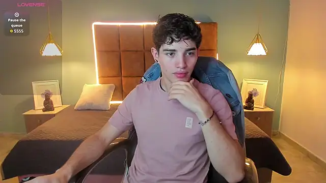 Snapshot of AlejooTwink chatting on 5, 11, 2025 AlejooTwink online show from 5, 11, 2025