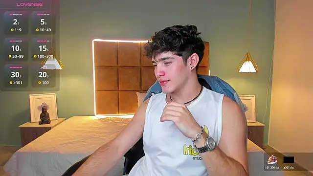 Snapshot of AlejooTwink chatting on 8, 11, 2025 AlejooTwink online show from 8, 11, 2025