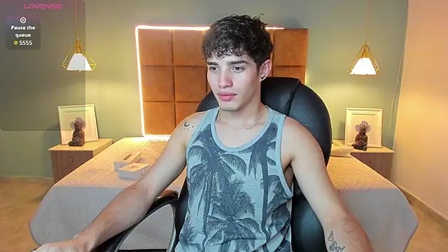 Snapshot of AlejooTwink chatting on 11, 11, 2025 AlejooTwink online show from 11, 11, 2025