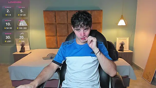 Snapshot of AlejooTwink chatting on 14, 11, 2025 AlejooTwink online show from 14, 11, 2025