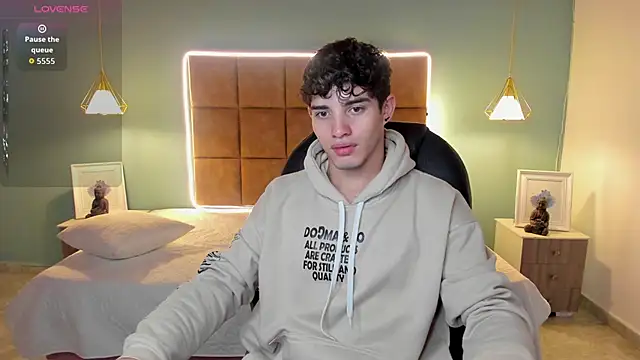 Snapshot of AlejooTwink chatting on 17, 11, 2025 AlejooTwink online show from 17, 11, 2025