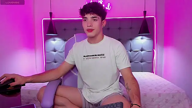 Snapshot of AlejooTwink chatting on 15, 12, 2025 AlejooTwink online show from 15, 12, 2025