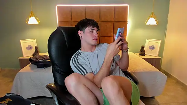 Snapshot of AlejooTwink chatting on 16, 12, 2025 AlejooTwink online show from 16, 12, 2025