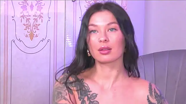 Snapshot of AlexandraBloom chatting on 9, 1, 2025 AlexandraBloom online show from 9, 1, 2025