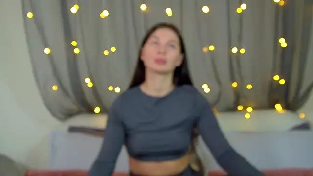 AlexandraBloom online show from 12, 11, 2025