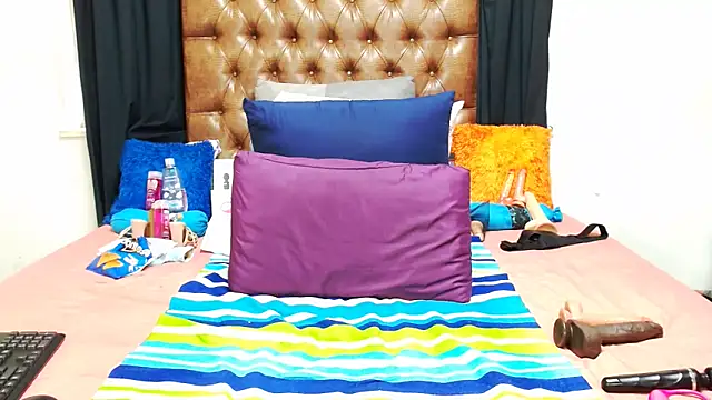 Hotxbums22 online show from 9, 10, 2025