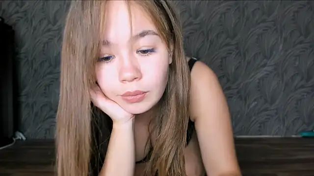 Snapshot of Sara_Kox chatting on 2, 10, 2025 Sara Kox online show from 2, 10, 2025