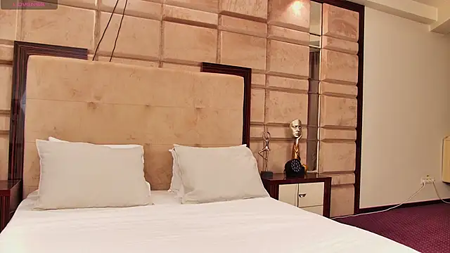 Snapshot of CassieFox_ chatting on 11, 1, 2025 CassieFox online show from 11, 1, 2025