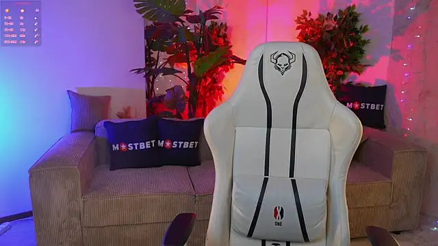 Magnetic Mia  online show from 2, 12, 2024