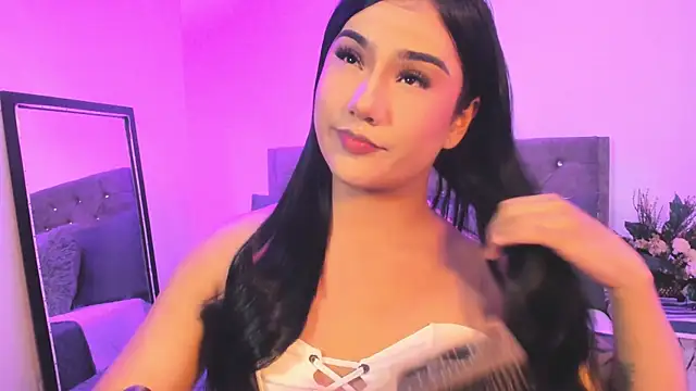 Snapshot of AssQueen18 chatting on 27, 10, 2025 AssQueen18 online show from 27, 10, 2025