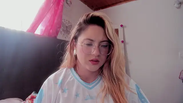 miss julietaa online show from 2, 12, 2025