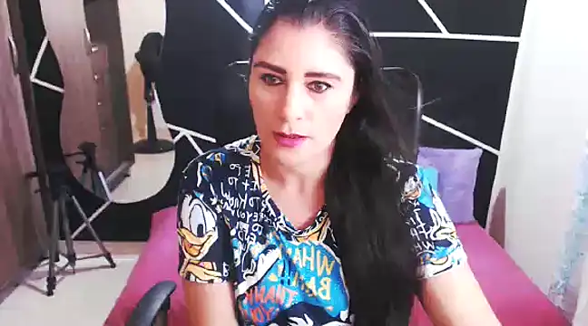 Snapshot of LUCY_LI chatting on 22, 1, 2025 LUCY LI online show from 22, 1, 2025