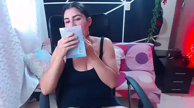 Snapshot of LUCY_LI chatting on 21, 3, 2025 LUCY LI online show from 21, 3, 2025