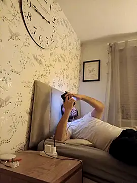 Snapshot of curiously-bi37 chatting on 4, 10, 2025 curiously-bi37 online show from 4, 10, 2025