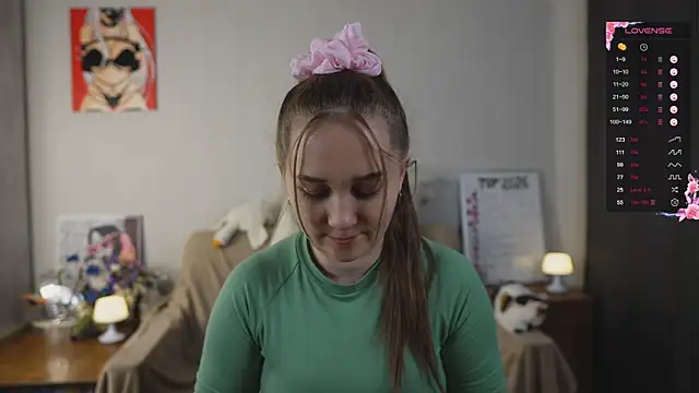 Snapshot of Miatiny chatting on 16, 4, 2026 Miatiny online show from 16, 4, 2026