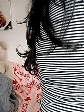 KimPielCanela online show from 18, 2, 2025