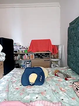 KimPielCanela online show from 27, 2, 2025