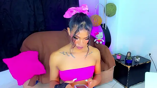 Snapshot of bloom444 chatting on 25, 10, 2025 bloom444 online show from 25, 10, 2025