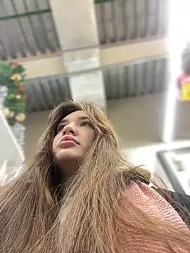 Holly Molii online show from 15, 12, 2024