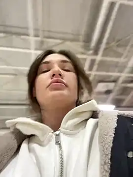 Holly Molii online show from 8, 1, 2025