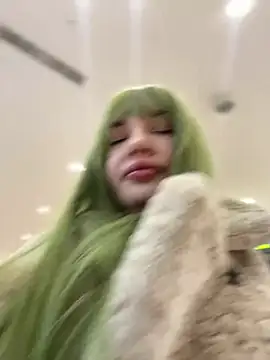 Holly Molii online show from 9, 1, 2025