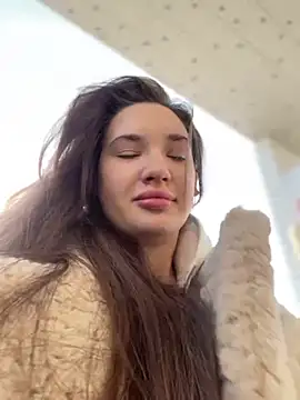 Holly Molii online show from 10, 1, 2025