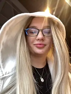 Holly Molii online show from 12, 1, 2025