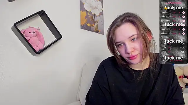 Holly Molii online show from 13, 2, 2025