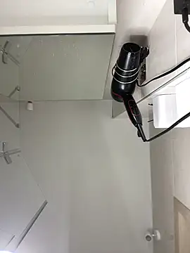 Holly Molii online show from 15, 2, 2025