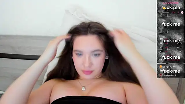 Holly Molii online show from 26, 2, 2025