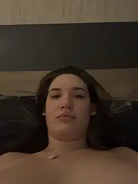 Holly Molii online show from 10, 4, 2026