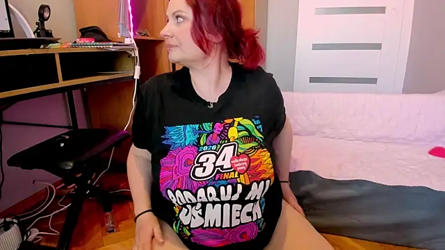 Snapshot of Lusttymommy chatting on 21, 4, 2026 Lusttymommy online show from 21, 4, 2026