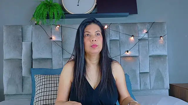 JaylaScott   online show from 4, 4, 2026