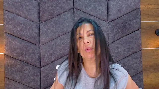 JaylaScott   online show from 13, 4, 2026