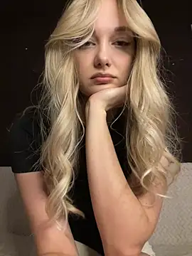 Snapshot of Alisa_Rise chatting on 8, 2, 2025 Alisa Rise online show from 8, 2, 2025