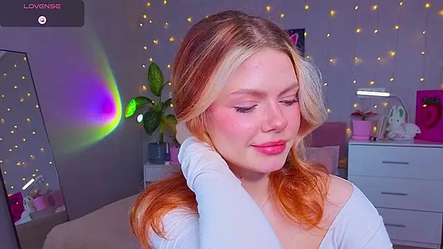 Snapshot of Red__Candy chatting on 12, 4, 2026 Red Candy online show from 12, 4, 2026