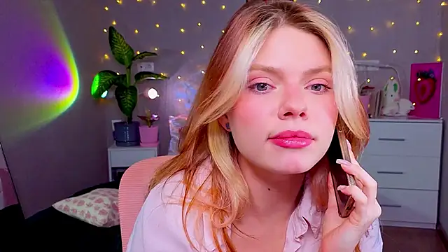 Snapshot of Red__Candy chatting on 16, 4, 2026 Red Candy online show from 16, 4, 2026