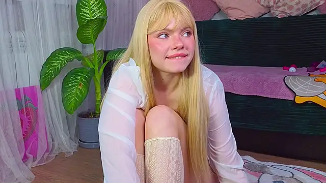 Snapshot of Red__Candy chatting on 22, 4, 2026 Red Candy online show from 22, 4, 2026