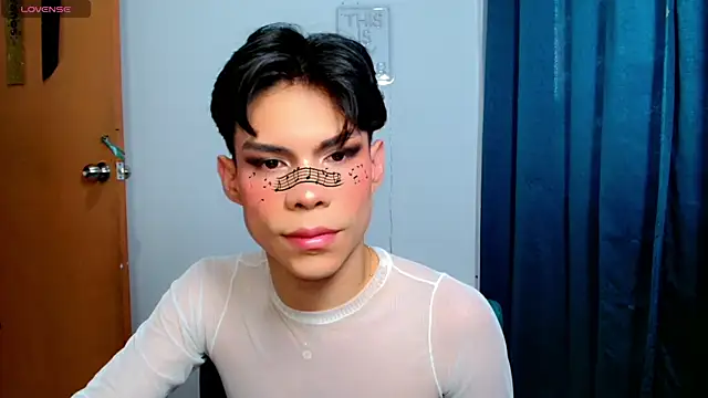 Snapshot of femboykeene chatting on 11, 4, 2026 femboykeene online show from 11, 4, 2026