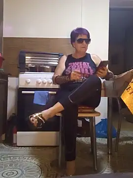 Snapshot of Ely_Elenita chatting on 4, 11, 2025 Ely Elenita online show from 4, 11, 2025