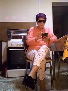 Snapshot of Ely_Elenita chatting on 11, 11, 2025 Ely Elenita online show from 11, 11, 2025