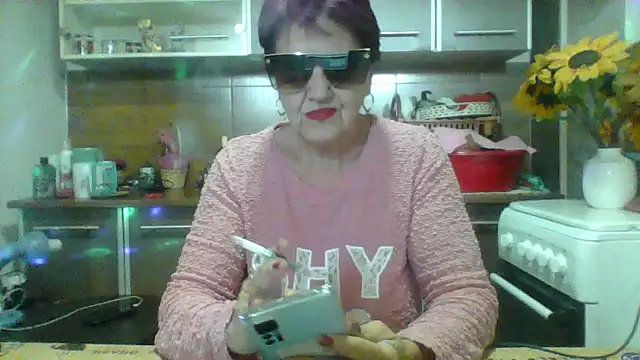 Snapshot of Ely_Elenita chatting on 12, 11, 2025 Ely Elenita online show from 12, 11, 2025