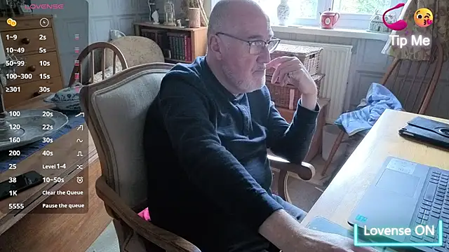 Adamdaddybear online show from 13, 11, 2025