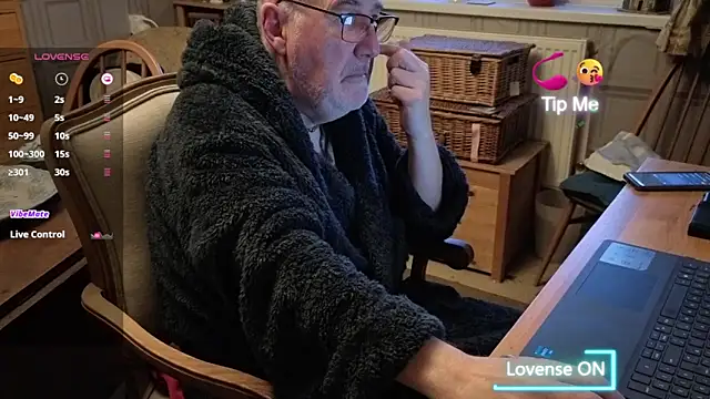 Adamdaddybear online show from 20, 11, 2025